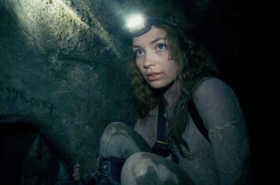 La protagonista del film Necropolis - La città dei morti