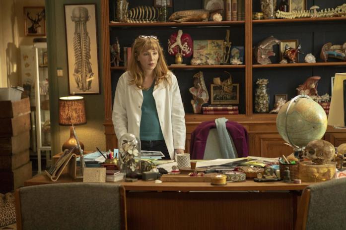 Alexandra: cosa devi sapere sulla serie crime francese Julie Depardieu in una scena della serie TV Alexandra