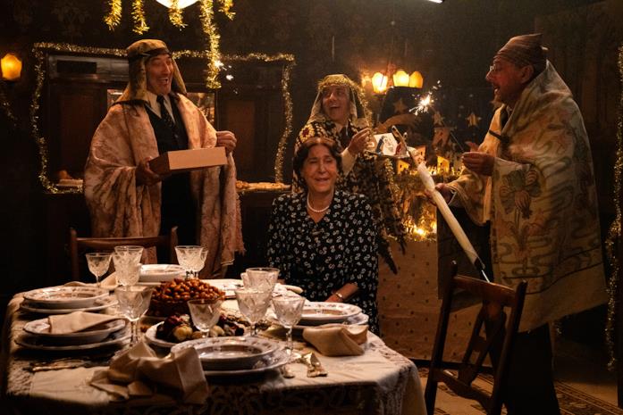Il cast e i personaggi del film Natale in casa Cupiello Marina Confalone è Concetta Cupiello