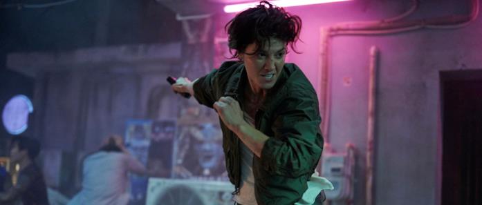 Cosa sappiamo finora di Kate, il film Netflix con Mary Elizabeth Winstead Mary Elizabeth Winstead in una scena del film Kate