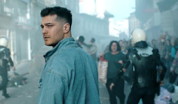 Una scena di The Protector con Çağatay Ulusoy Primo piano di Çağatay Ulusoy