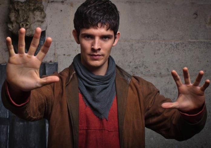 Merlin, serie TV tratta dalla famosa leggenda su Re Artù Merlino in una scena di Merlin