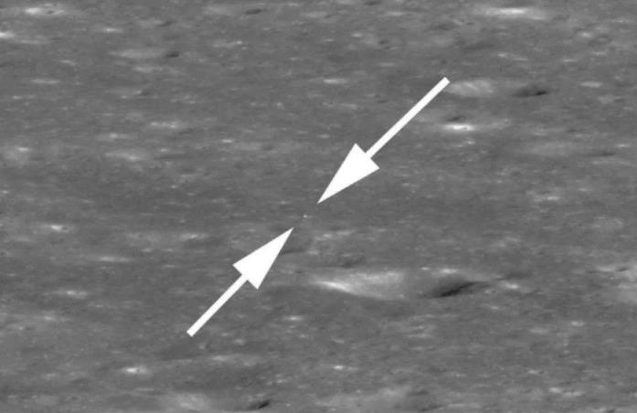 Uno sguardo ravvinato a una foto di Chang'e 4 sulla Luna
