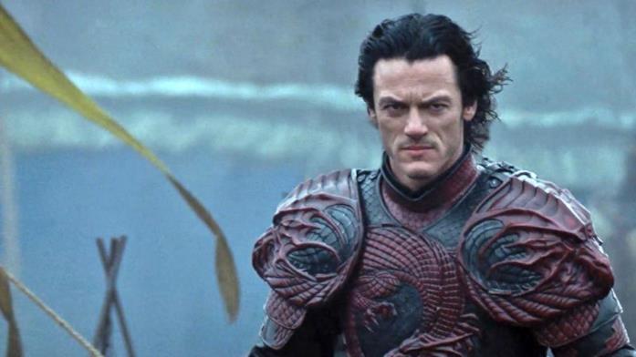 Luke Evans in una scena di Dracula Untold Luke Evans è Vlad III in Dracula Untold