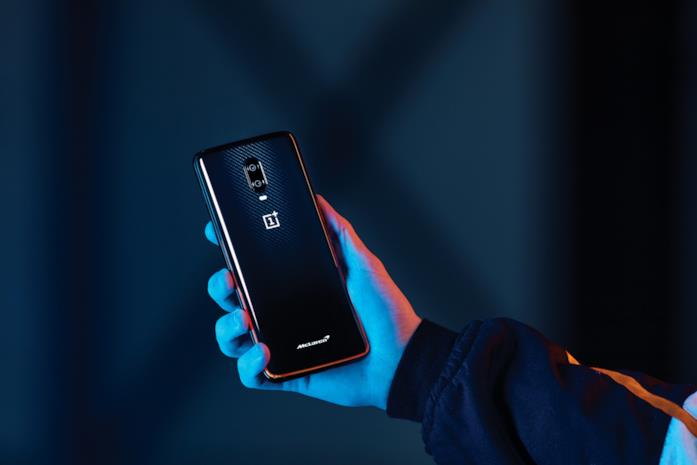 Il OnePlus 6T McLaren Edition Immagine promozionale del OnePlus 6T McLaren Edition