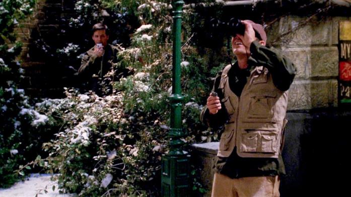 Luke Perry, nell'episodio 7x17 di Will & Grace Luke Perry e Sean Hayes