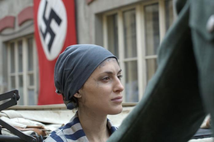 Colette, una storia d'amore nell'Olocausto: trama e temi del film del 2013 tratto dal romanzo Un primo piano di Clémence Thioly in una scena del film Colette - Un amore più forte di tutto