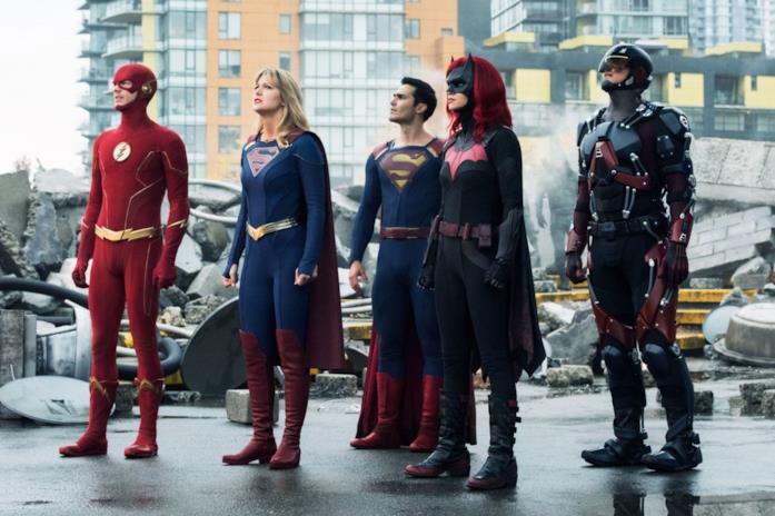 Il crossover Crisis on Infinite Earths ha cambiato per sempre l'Arrowverse Da sinistra: Flash, Supergirl, Superman, Batwoman e Atom