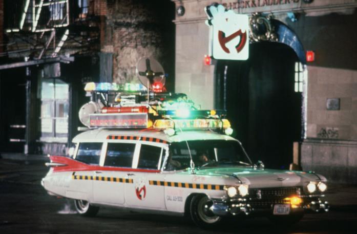 La Ecto-1 di Ghostbusters II La Ecto-1 nel film Ghostbusters II posta davanti la caserma