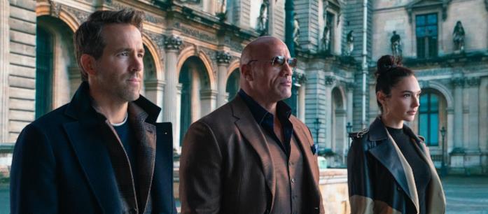 Il finale di Red Notice porta i protagonisti al Louvre: ecco cosa dovranno rubare Ryan Reynolds, Dwayne Johnson e Gal Gadot