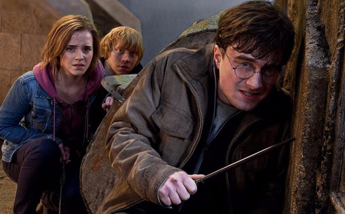 Harry, Hermione e Ron durante la battaglia de I Doni della Morte