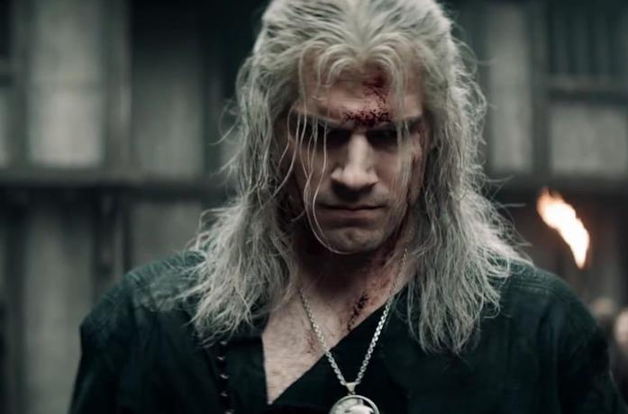 Dietro le quinte di The Witcher con il regista Henry Cavill nei panni di Geralt di Rivia in The Witcher