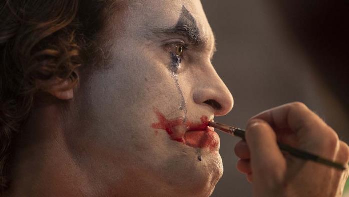 Joaquin Phoenix in una scena del film Joker