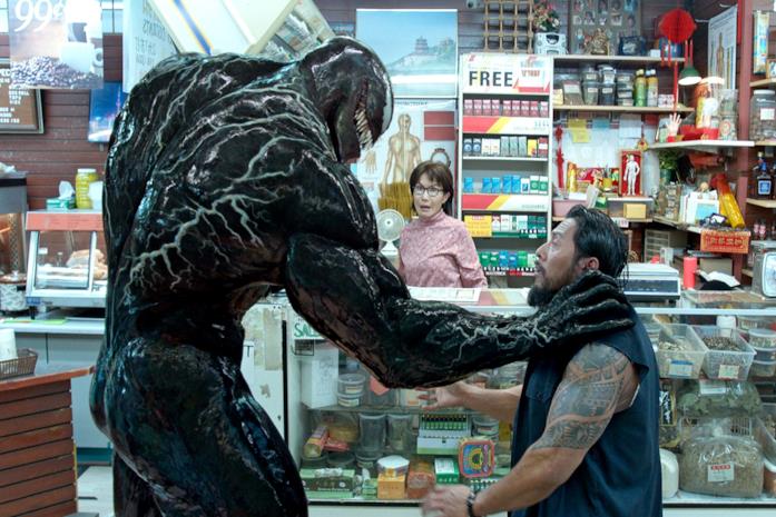 Venom, Tom Hardy è il simbionte Marvel Una scena del film Venom