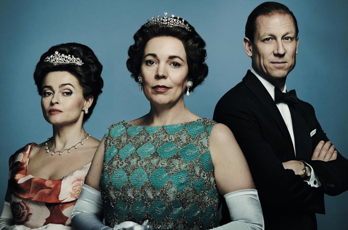 Primo piano di Helena Bonham Carter, Olivia Colman e Tobias Menzies