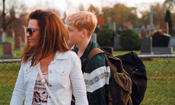 Mommy Diane e il figlio in una scena di Mommy