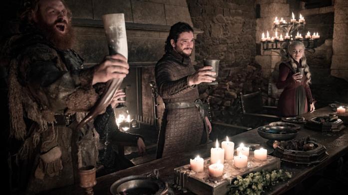 Jon, Dany e Tormund brindano