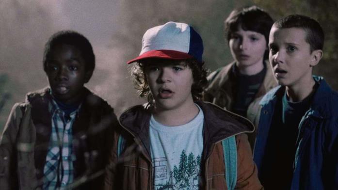 Una sequenza della prima stagione di Stranger Things Dustin, Lucas, Undici e Michael di Stranger Things