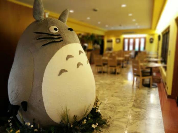 Un primo piano di Totoro, l'icona di Studio Ghibli
