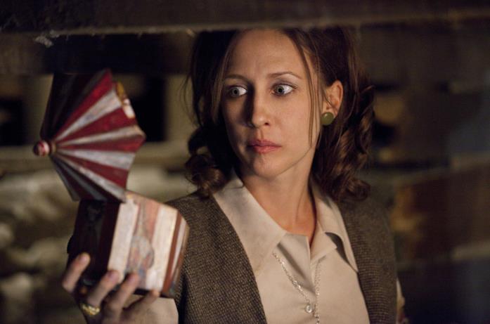 Vera Farmiga in una scena di The Conjuring - L'Evocazione Vera Farmiga interpreta Lorraine Warren in The Conjuring - L'Evocazione