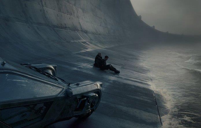 Blade Runner 2049, la recensione Ford e Gosling in una scena del film