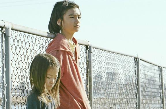 I due giovani protagonisti di Un Affare di famiglia