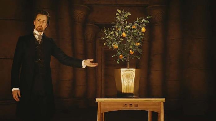 Eduard sul palco Eduard compie la famosa illusione dell'arancio sul palco durante uno spettacolo