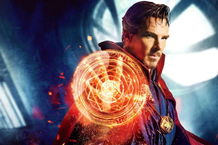 Un primo piano di Benedict Cumberbatch nei panni di Doctor Strange