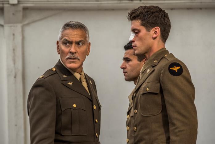 George Clooney sul set di Catch-22 Catch-22: una scena con George Clooney