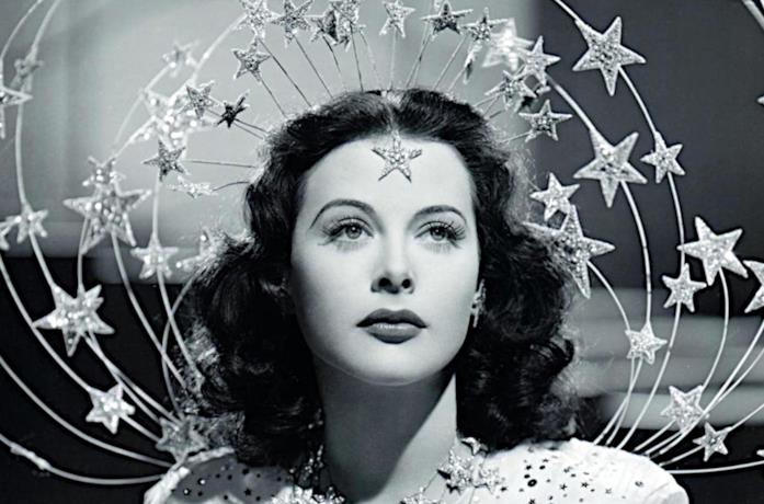 Un'immagine di Hedy Lamarr nel film Le fanciulle delle follie