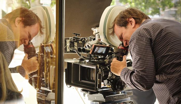 QT8: The First Eight, il trailer del documentario su Tarantino Quentin Tarantino sul set del film C'era una volta a... Hollywood