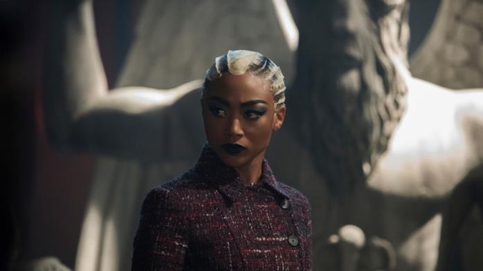 Le Terrificanti Avventure di Sabrina: un'immagine dalla serie Bafometto sullo sfondo de Le Terrificanti Avventure di Sabrina