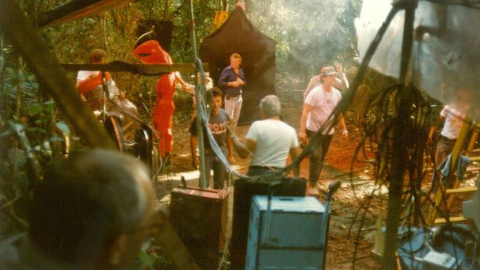 Predator, il cult sci-fi diretto da John McTiernan compie 30 anni Il design originale del Predator (la tuta rossa al centro)
