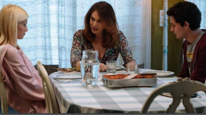 Vivi e lascia vivere: le anticipazioni della seconda puntata Elena Sofia Ricci in una scena di Vivi e lascia vivere