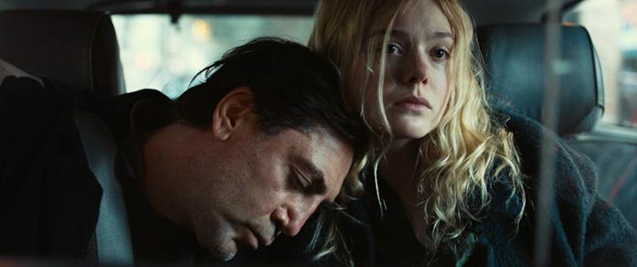 Javier Bardem e Elle Fanning Javier Bardem e Elle Fanning in The Roads No Taken