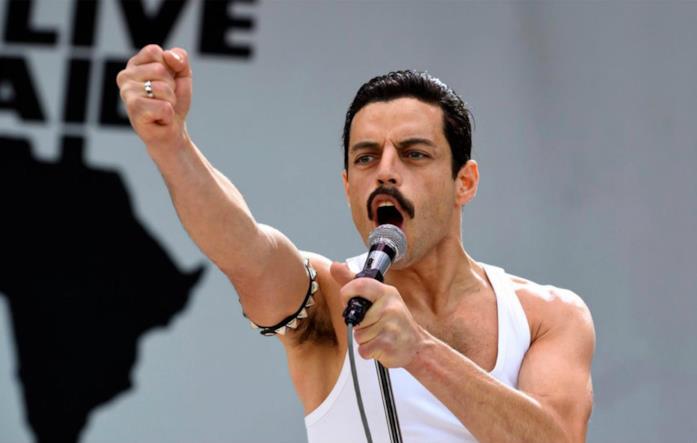 Remi Malek in una scena di Bohemian Rhapsody Rami Malek interpreta Freddie Mercury