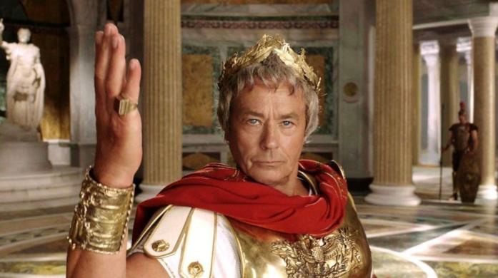 Alain Delon in Asterix alle Olimpiadi Alain Delon nel ruolo di Cesare