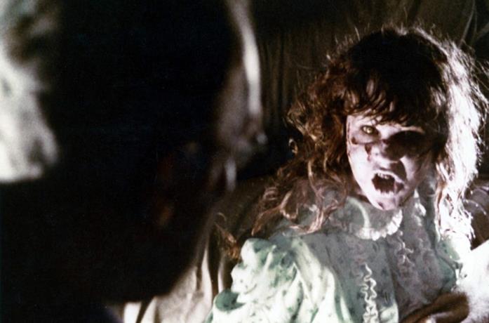 Linda Blair in una scena del film L'esorcista