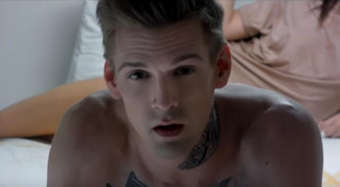 Aaron Carter nel videoclip Fool’s Gold