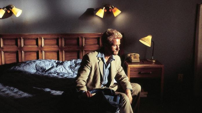 Guy Pearce protagonista assoluto di Memento di Christopher Nolan Guy Pearce in una scena del film