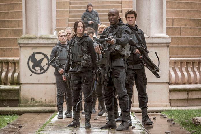 Hunger Games Katniss e il suo gruppo pronti ad arrivare dal Presidente Snow