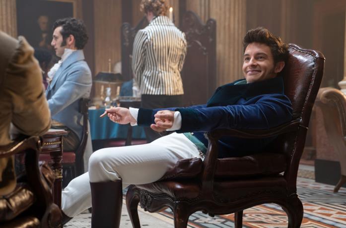 Jonathan Bailey in primo piano in Bridgerton