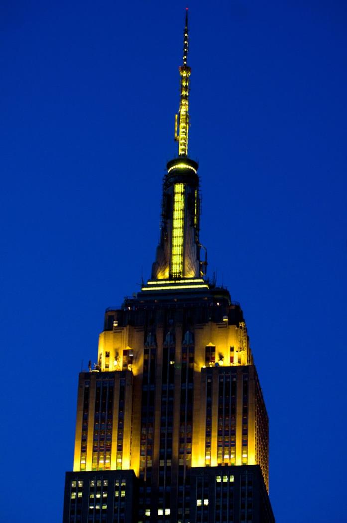 L'Empire State Building illuminato di giallo per i 30 anni de I Simpson L'Empire State Building di NY per I Simpson