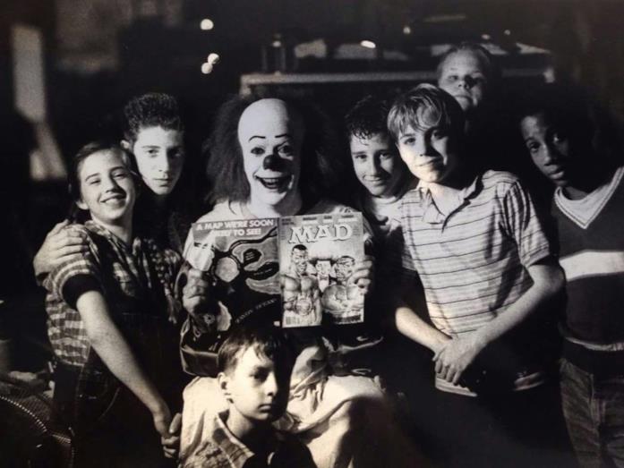Gli attori interpreti della mini-serie IT Il clown Pennywise e il Club dei Perdenti