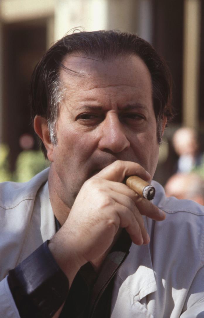 Il regista e il suo immancabile sigaro Un giovane Tinto Brass nel 1990
