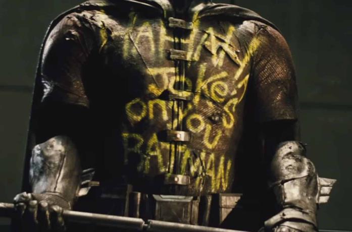 Zack Snyder rivela l'identità del Robin di Batman v Superman Un'immagine dell'armatura di Robin