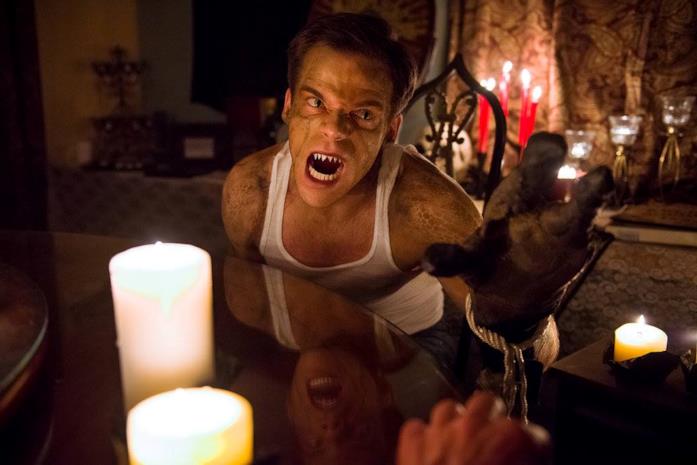 Greg Cohan in una scena del film The VelociPastor