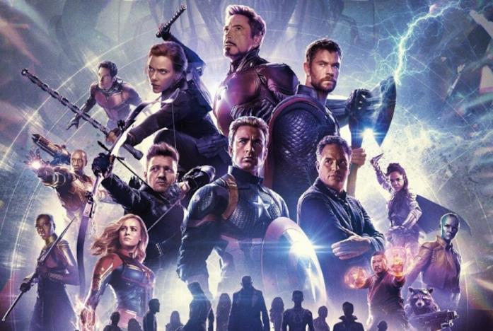 Capitain America, Iron Man, Thor e gli altri personaggi nel poster di Avengers: Endgame