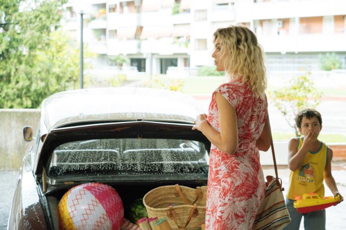 Maledetta primavera: il trailer, la trama e il cast del film di Elisa Amoruso Micaela Ramazzotti e Federico Ielapi in una scena del film Maledetta primavera