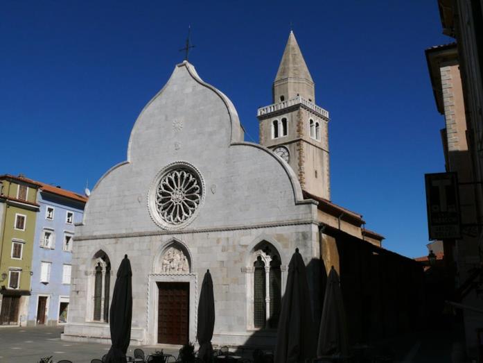 Tutti i luoghi della serie Il silenzio dell'acqua La Basilica di Muggia